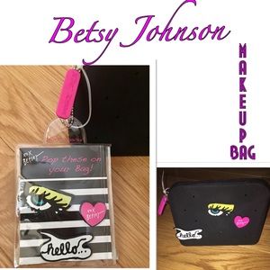 ❗️Moving SALE FINAL❗️ Betsy Johnson Cosmetic Bag
